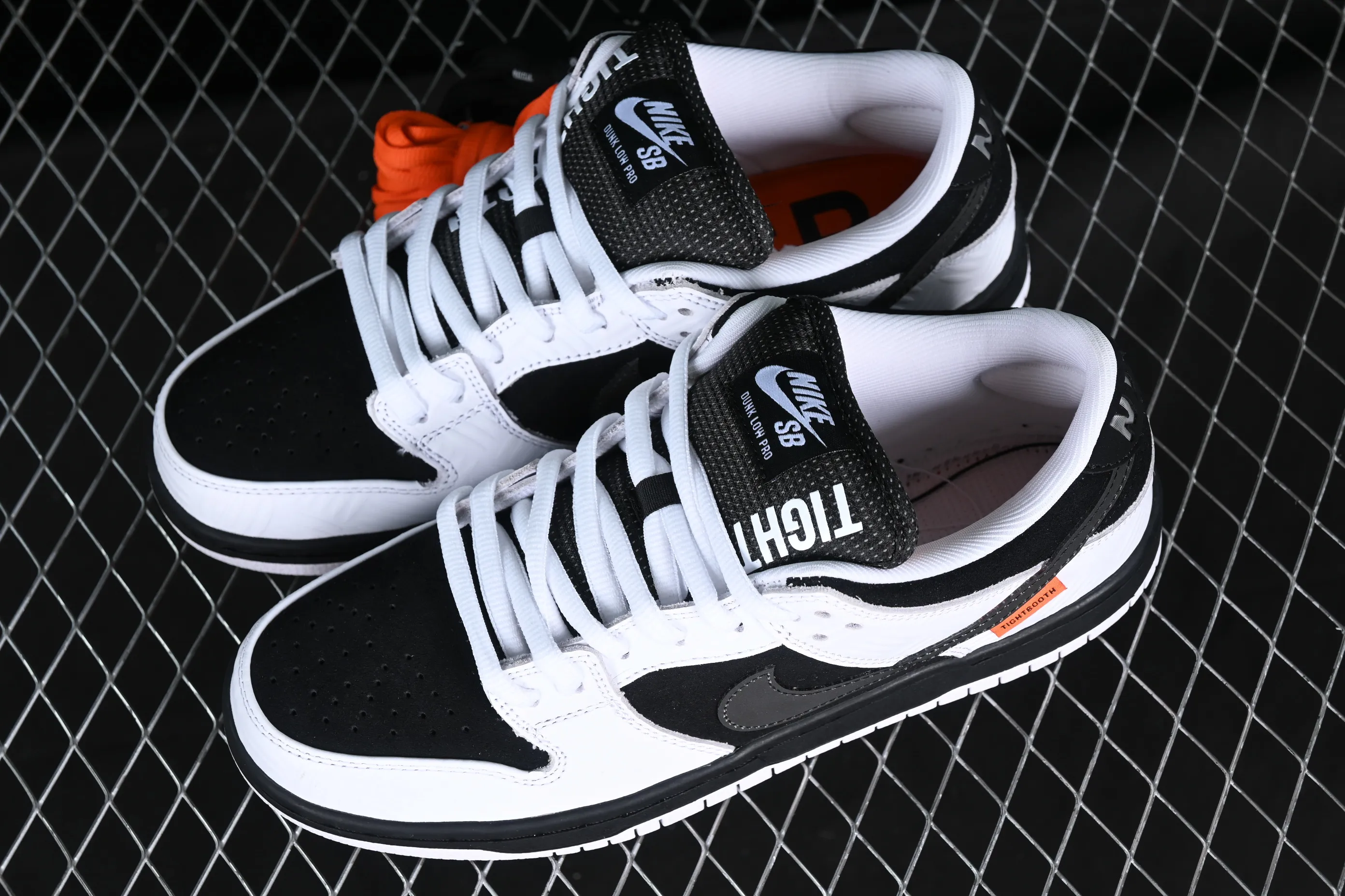 All categories Nk SB Dunk Series Nk SB Dunk Low low-top sneakers Tightbooth x Nk SB Dunk joint model Inverted Panda SB low-top casual sports skateboard shoes FD2629-100